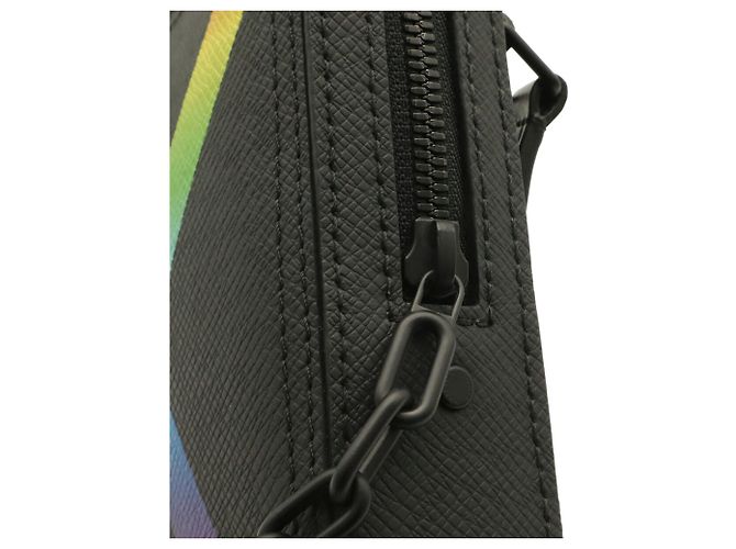 Borsa a tracolla Louis Vuitton Taiga Rainbow Danube Nero Multicolore - vista 5