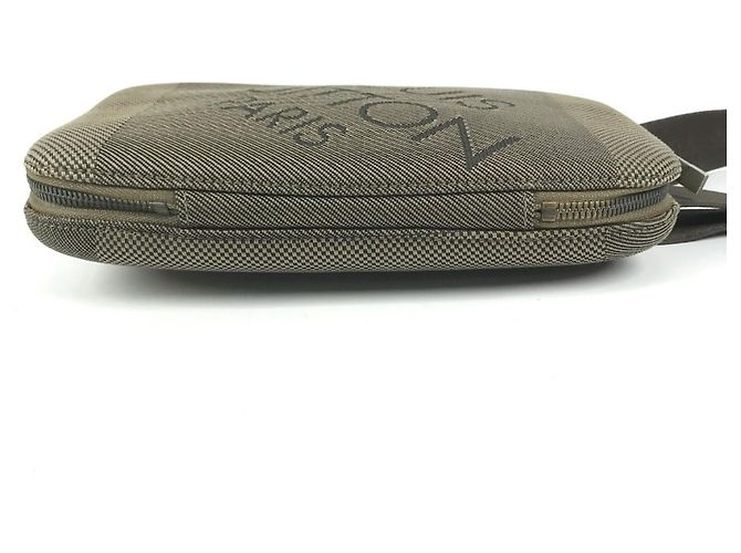 Borsa a tracolla Louis Vuitton Damier Geant Maje Cachi - vista 3