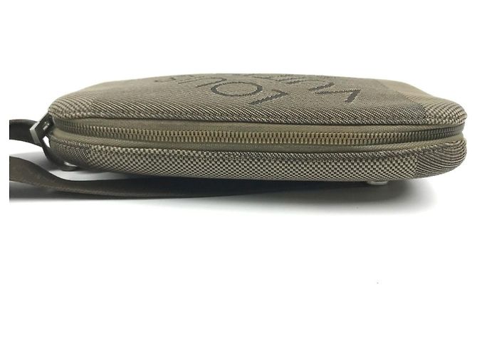Borsa a tracolla Louis Vuitton Damier Geant Maje Cachi - vista 4