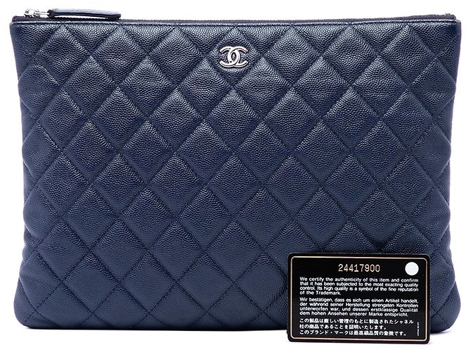 Clutch Chanel Blue Medium Quilted Caviar O Case Blu navy - vista 7