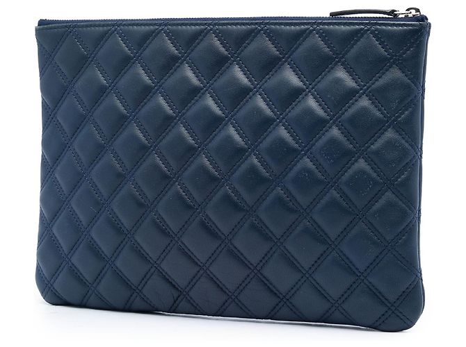 Chanel Blue Medium Quilted Lambskin Double Stitch O Case Clutch Blu navy - vista 2