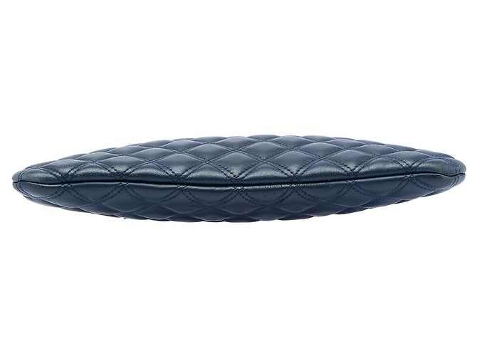 Chanel Blue Medium Quilted Lambskin Double Stitch O Case Clutch Blu navy - vista 3