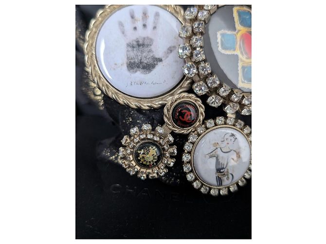 Spilla Chanel Spring Runway 2008 di Karl Lagerfeld Nero Bianco Rosso Blu D'oro Gold hardware - vista 10