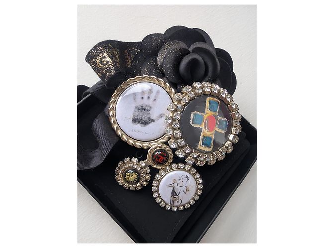 Spilla Chanel Spring Runway 2008 di Karl Lagerfeld Nero Bianco Rosso Blu D'oro Gold hardware - vista 2