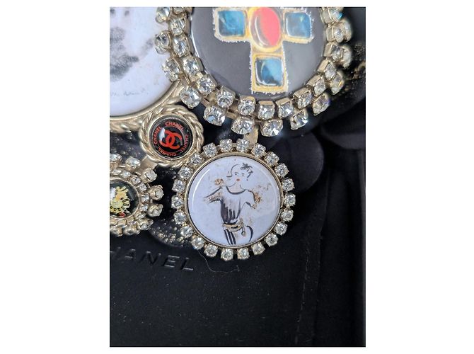 Spilla Chanel Spring Runway 2008 di Karl Lagerfeld Nero Bianco Rosso Blu D'oro Gold hardware - vista 9