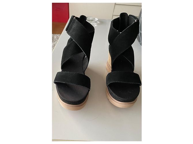 UGG Sandalias de cuña en ante negro - vista 2