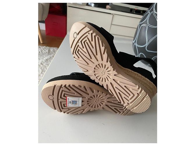 UGG Sandalias de cuña en ante negro - vista 4