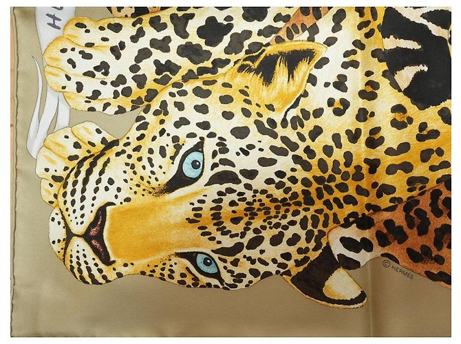 Hermès Sciarpa Hermes Lazy Leopardesses 90 cm seta camel beige Carré leopardo animale 35" AUC90365_0702 Grigio Cammello - vista 10