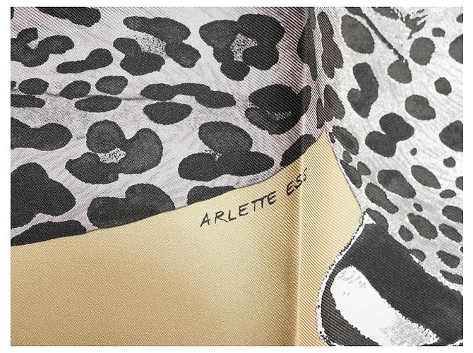 Hermès Sciarpa Hermes Lazy Leopardesses 90 cm seta camel beige Carré leopardo animale 35" AUC90365_0702 Grigio Cammello - vista 11