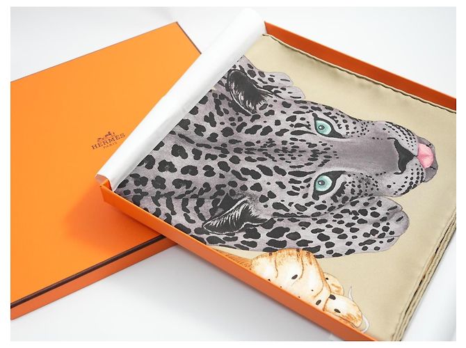 Hermès Sciarpa Hermes Lazy Leopardesses 90 cm seta camel beige Carré leopardo animale 35" AUC90365_0702 Grigio Cammello - vista 12
