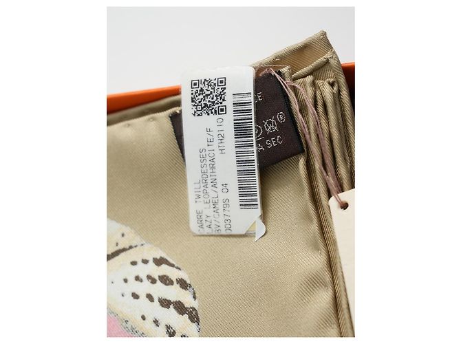 Hermès Sciarpa Hermes Lazy Leopardesses 90 cm seta camel beige Carré leopardo animale 35" AUC90365_0702 Grigio Cammello - vista 13