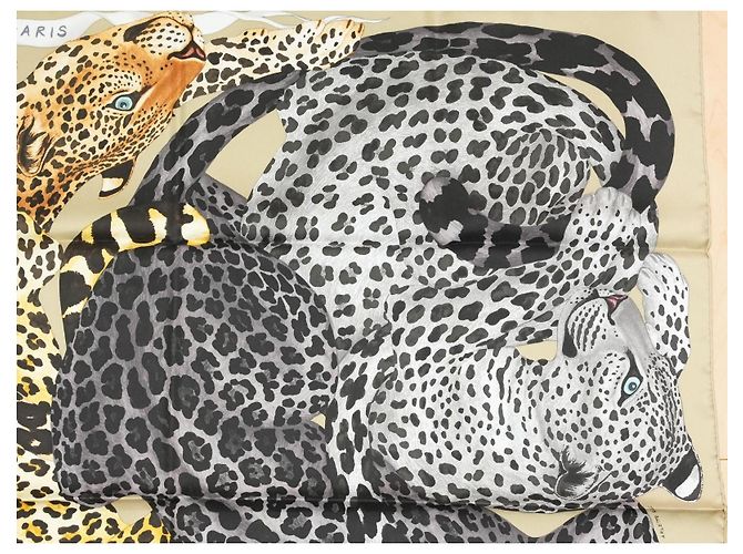 Hermès Sciarpa Hermes Lazy Leopardesses 90 cm seta camel beige Carré leopardo animale 35" AUC90365_0702 Grigio Cammello - vista 3