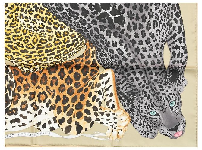 Hermès Sciarpa Hermes Lazy Leopardesses 90 cm seta camel beige Carré leopardo animale 35" AUC90365_0702 Grigio Cammello - vista 4