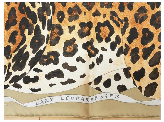 Hermès Sciarpa Hermes Lazy Leopardesses 90 cm seta camel beige Carré leopardo animale 35" AUC90365_0702 Grigio Cammello - vista 6