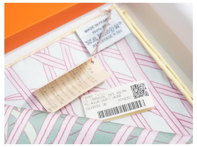 Hermès Sciarpa Hermes Le Carnaval des Animaux 90 cm seta rosa blu Carré animal carnival 35" AUC53636_0702 Multicolore Beige Verde Arancione Giallo Blu chiaro - vista 13