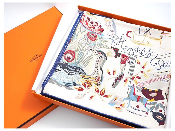 Hermès Sciarpa Hermes Emile et Une Nuit 90 cm seta crema beige Carre night animal 35" AUC57717_0702 - vista 18
