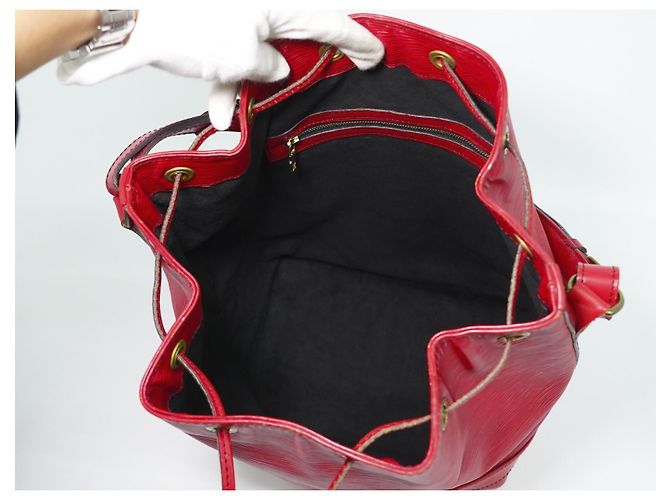 Louis Vuitton Petit Noe NM Epi Leather Rosso - vista 3
