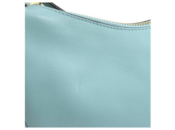 Fendi Schultertasche aus hellblauem Leder - Ansicht 12