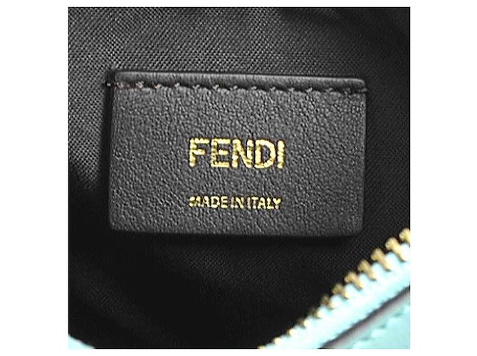 Fendi Schultertasche aus hellblauem Leder - Ansicht 14