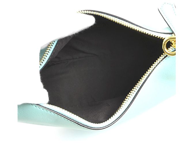 Fendi Schultertasche aus hellblauem Leder - Ansicht 5