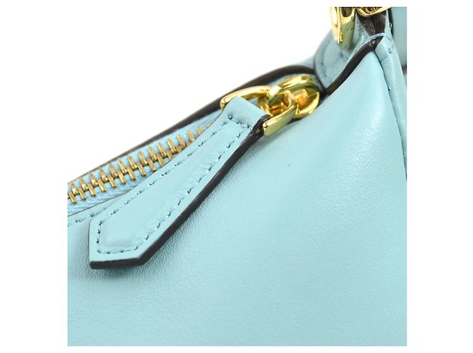 Fendi Schultertasche aus hellblauem Leder - Ansicht 9