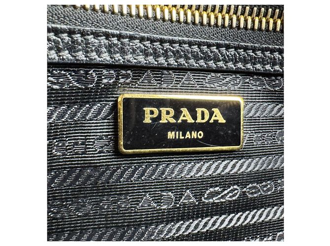 Prada Schultertasche aus schwarzem Leder - Ansicht 12