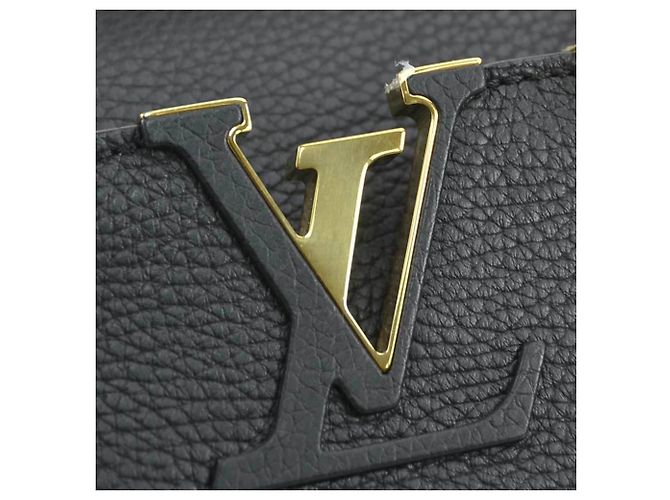 Borsa a tracolla in pelle Louis Vuitton Capucines MM Nero - vista 10