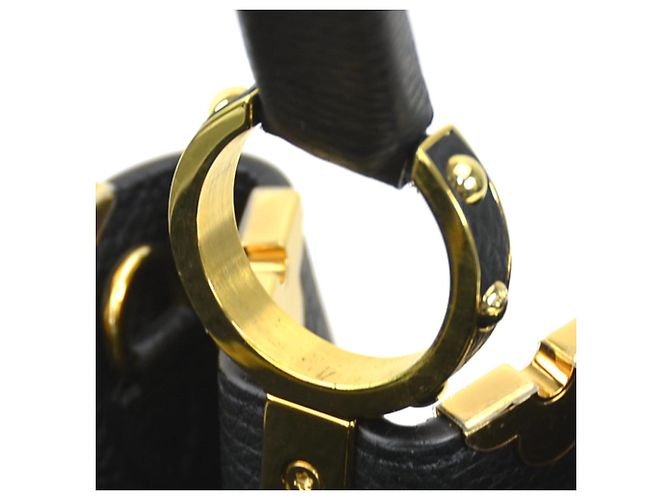 Borsa a tracolla in pelle Louis Vuitton Capucines MM Nero - vista 11