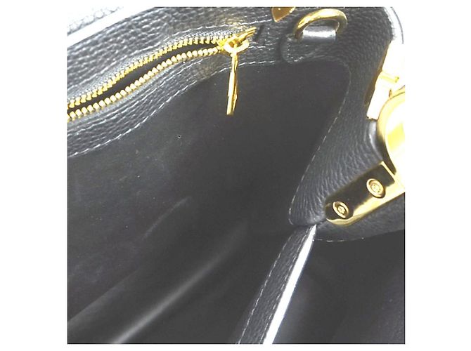 Borsa a tracolla in pelle Louis Vuitton Capucines MM Nero - vista 14