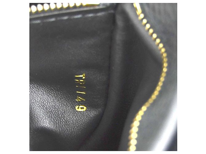 Borsa a tracolla in pelle Louis Vuitton Capucines MM Nero - vista 16