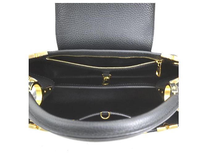 Borsa a tracolla in pelle Louis Vuitton Capucines MM Nero - vista 5