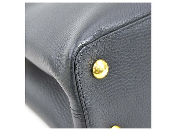Borsa a tracolla in pelle Louis Vuitton Capucines MM Nero - vista 7