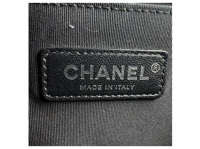 Borsa a tracolla Chanel Boy Nero Bianco - vista 11