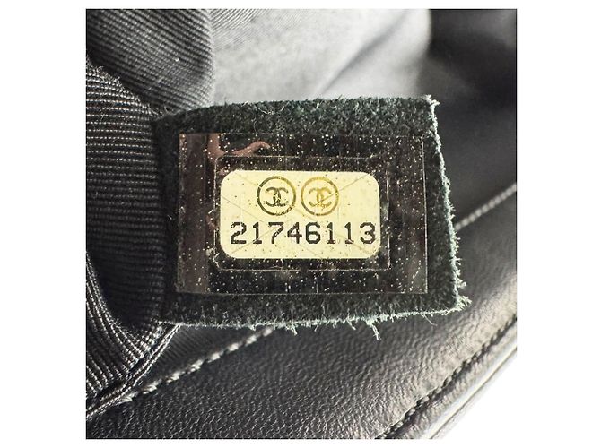 Borsa a tracolla Chanel Boy in pelle nera Nero - vista 13