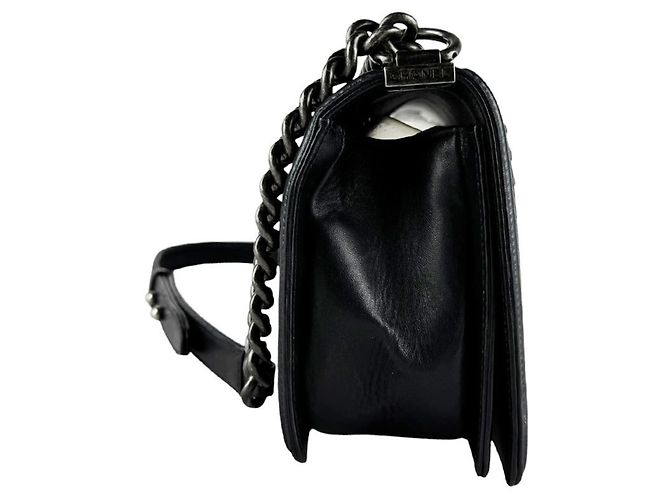 Borsa a tracolla Chanel Boy in pelle nera Nero - vista 2
