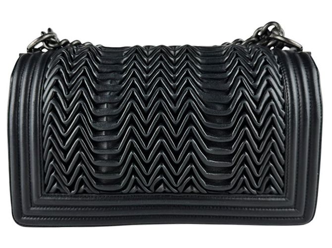 Borsa a tracolla Chanel Boy in pelle nera Nero - vista 3