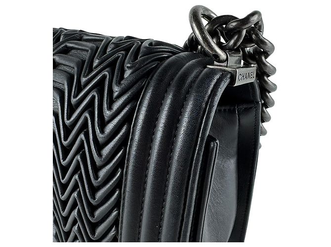Borsa a tracolla Chanel Boy in pelle nera Nero - vista 6