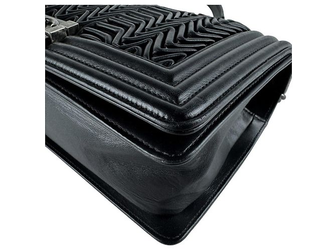Borsa a tracolla Chanel Boy in pelle nera Nero - vista 8