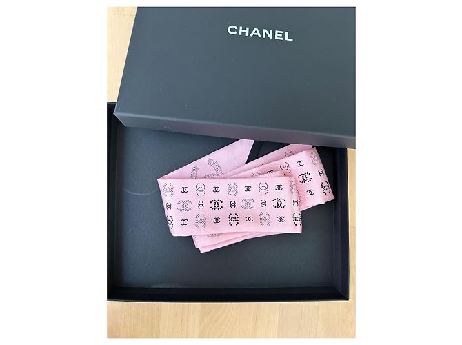 Chanel Seidentuch in Rosa mit CC-Logo Pink - Ansicht 2