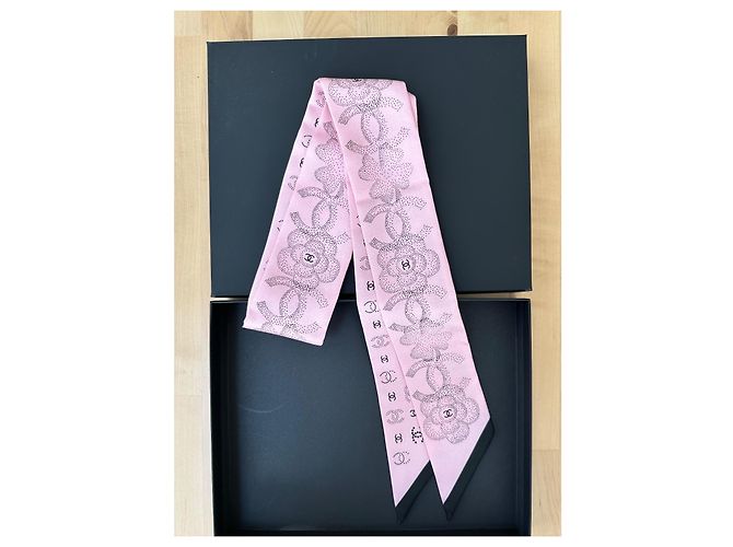Chanel Seidentuch in Rosa mit CC-Logo Pink - Ansicht 6