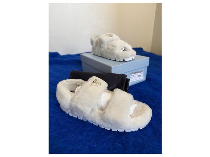 Prada Sandali in Shearling Bianco - vista 2