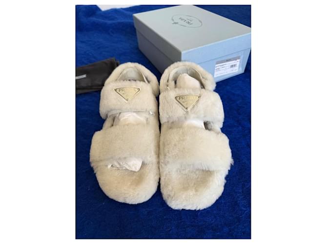 Prada Sandali in Shearling Bianco - vista 3