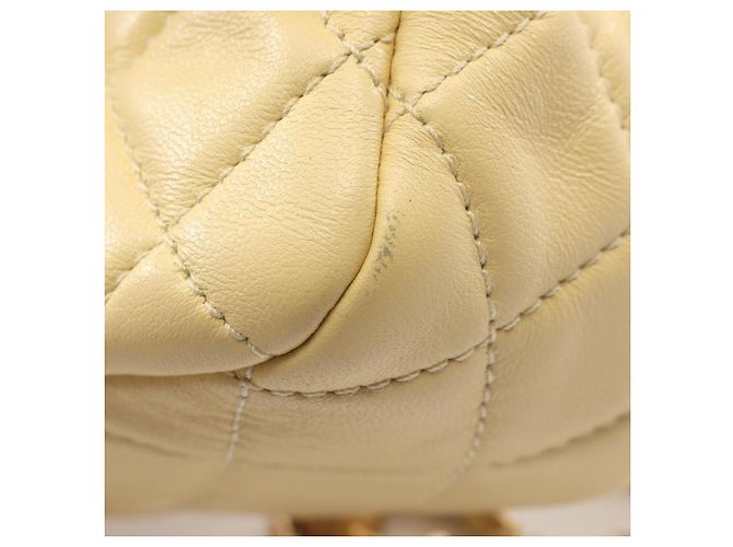 Borsa a Spalla Chanel Mini Matelassé Giallo - vista 7