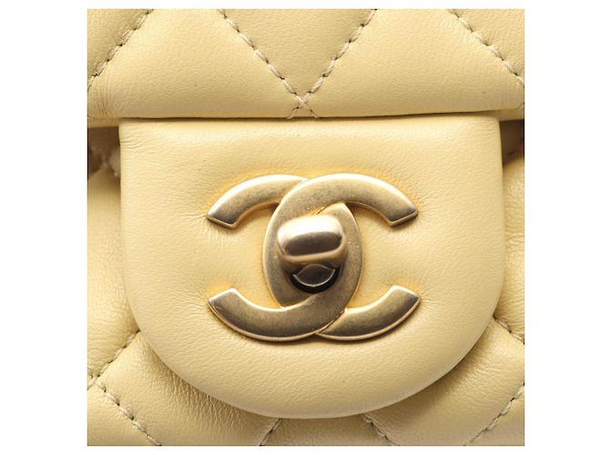 Borsa a Spalla Chanel Mini Matelassé Giallo - vista 8