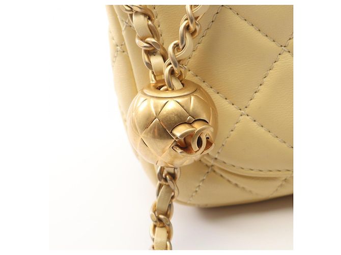 Borsa a Spalla Chanel Mini Matelassé Giallo - vista 9