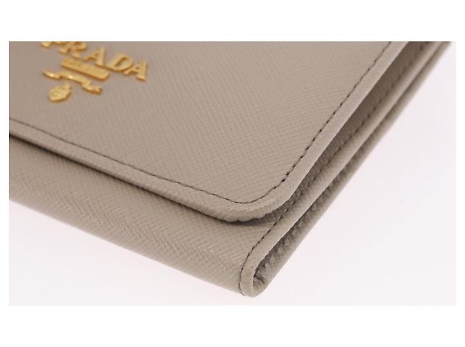 Saffiano Portafoglio compatto PRADA in pelle Safiano grigio e oro Auth 191383V Marrone D'oro - vista 14