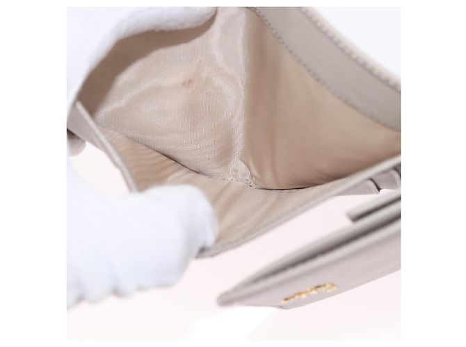 Saffiano Portafoglio compatto PRADA in pelle Safiano grigio e oro Auth 191383V Marrone D'oro - vista 18