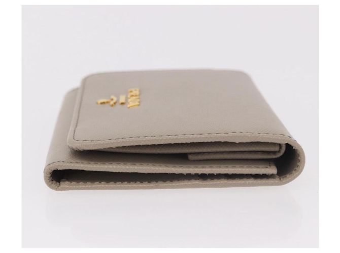Saffiano Portafoglio compatto PRADA in pelle Safiano grigio e oro Auth 191383V Marrone D'oro - vista 3