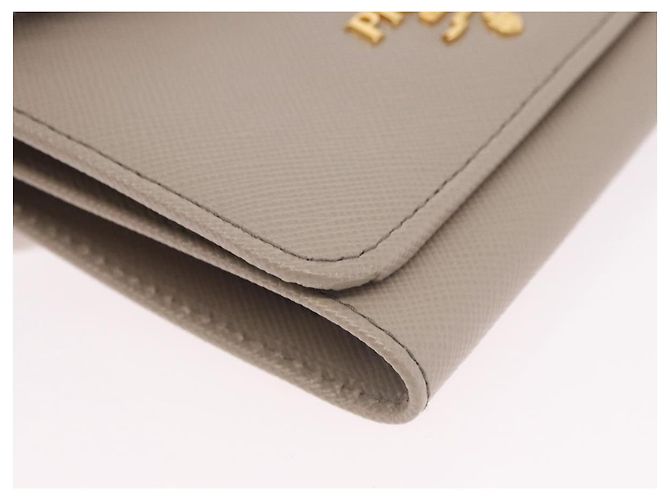 Saffiano Portafoglio compatto PRADA in pelle Safiano grigio e oro Auth 191383V Marrone D'oro - vista 7