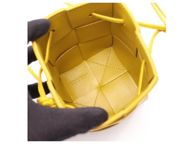 Borsa a tracolla mini Cassette Bottega Veneta Giallo - vista 3